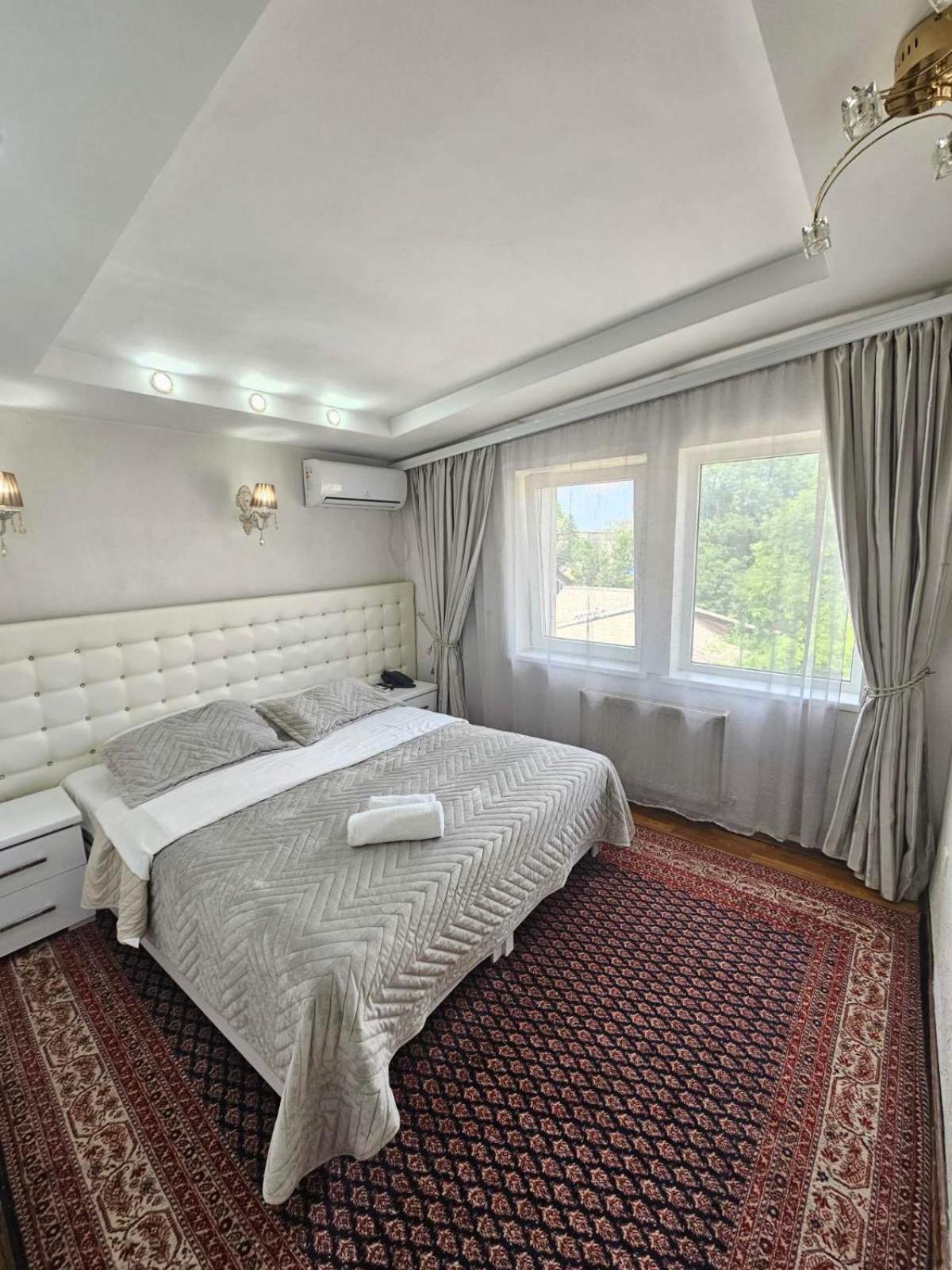 Bella Donna Hotel Кишинів Екстер'єр фото